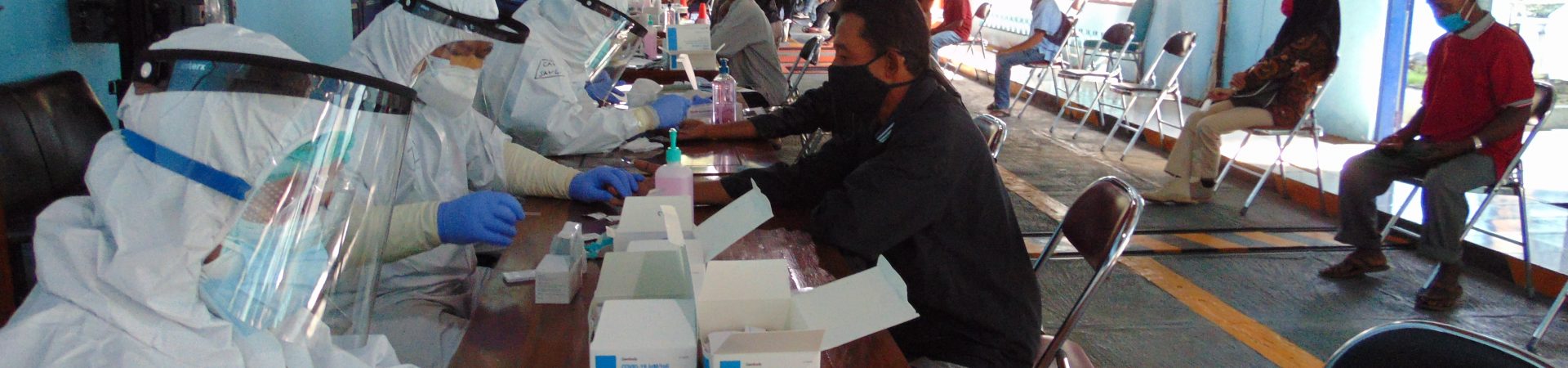 Juru parkir, pengemudi angkot, sais dokar, tukang becak dan ojol mengikuti rapid test