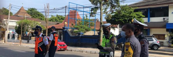Pam Upacara Hari Pahlawan di Halaman Pemkot dan TMP Dharma Salatiga