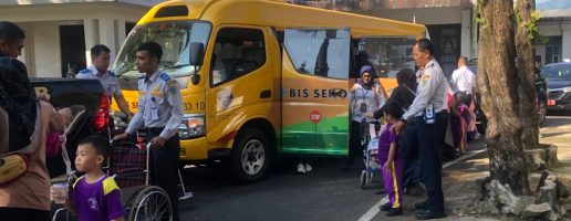 JALAN-JALAN DAN BELAJAR BERSAMA ANAK-ANAK BERKEBUTUHAN KHUSUS RUMAH PINTAR SALATIGA.