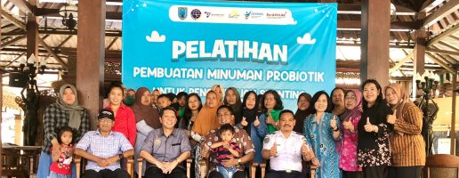 PELATIHAN PEMBUATAN MINUMAN PROBIOTIK UNTUK PENGENDALIAN STUNTING