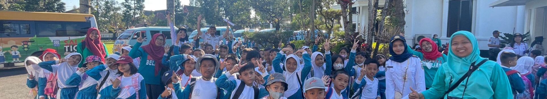 SI DOL SLAMET (SINAU LAN DOLAN BARENG KESELAMATAN BERLALU LINTAS) BERSAMA SD N GENDONGAN 01