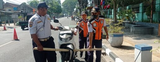 PENERTIBAN PARKIR DI KAMPUS UKSW BERSAMA SATLANTAS POLRES SALATIGA