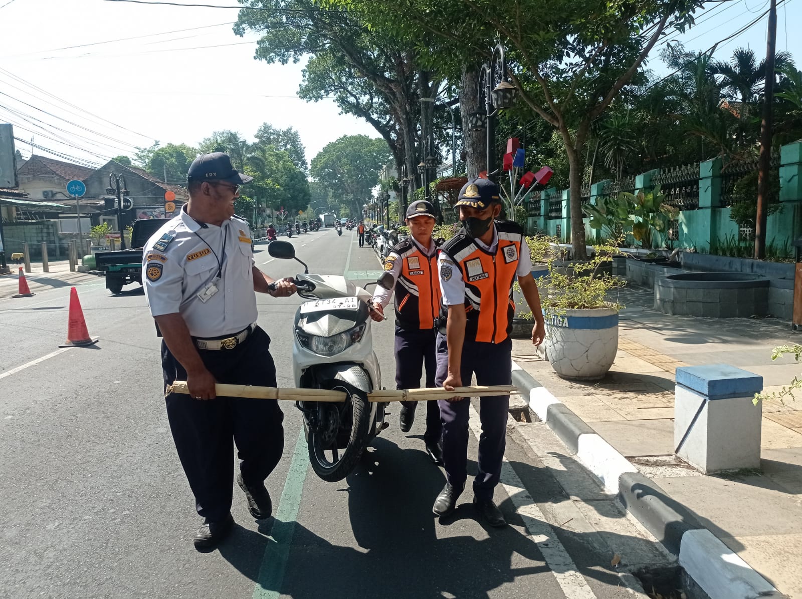 PENERTIBAN PARKIR DI KAMPUS UKSW BERSAMA SATLANTAS POLRES SALATIGA