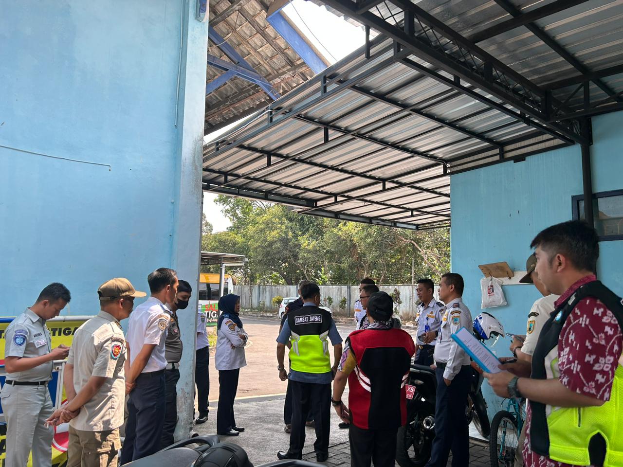 PENGECEKAN PEMBAYARAN PAJAK KENDARAAN BERMOTOR OLEH SAMSAT SALATIGA