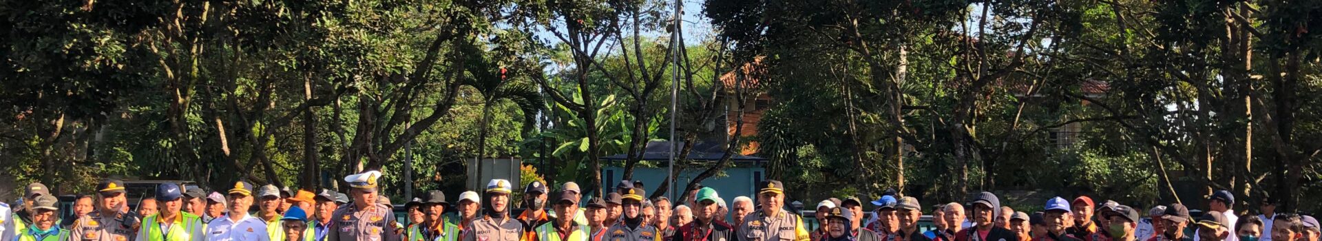 APEL LUAR BIASA DENGAN JURU PARKIR DALAM RANGKA PERSIAPAN NATAL 2023 DAN TAHUN BARU 2024