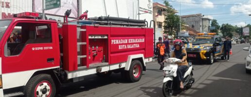 PENGISIAN AIR KE WATER BARRIER DI JL.JEND SUDIRMAN