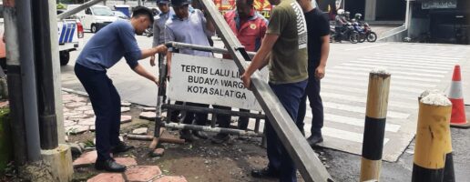 PENGGANTIAN TIANG TRAFFIC LIGHT