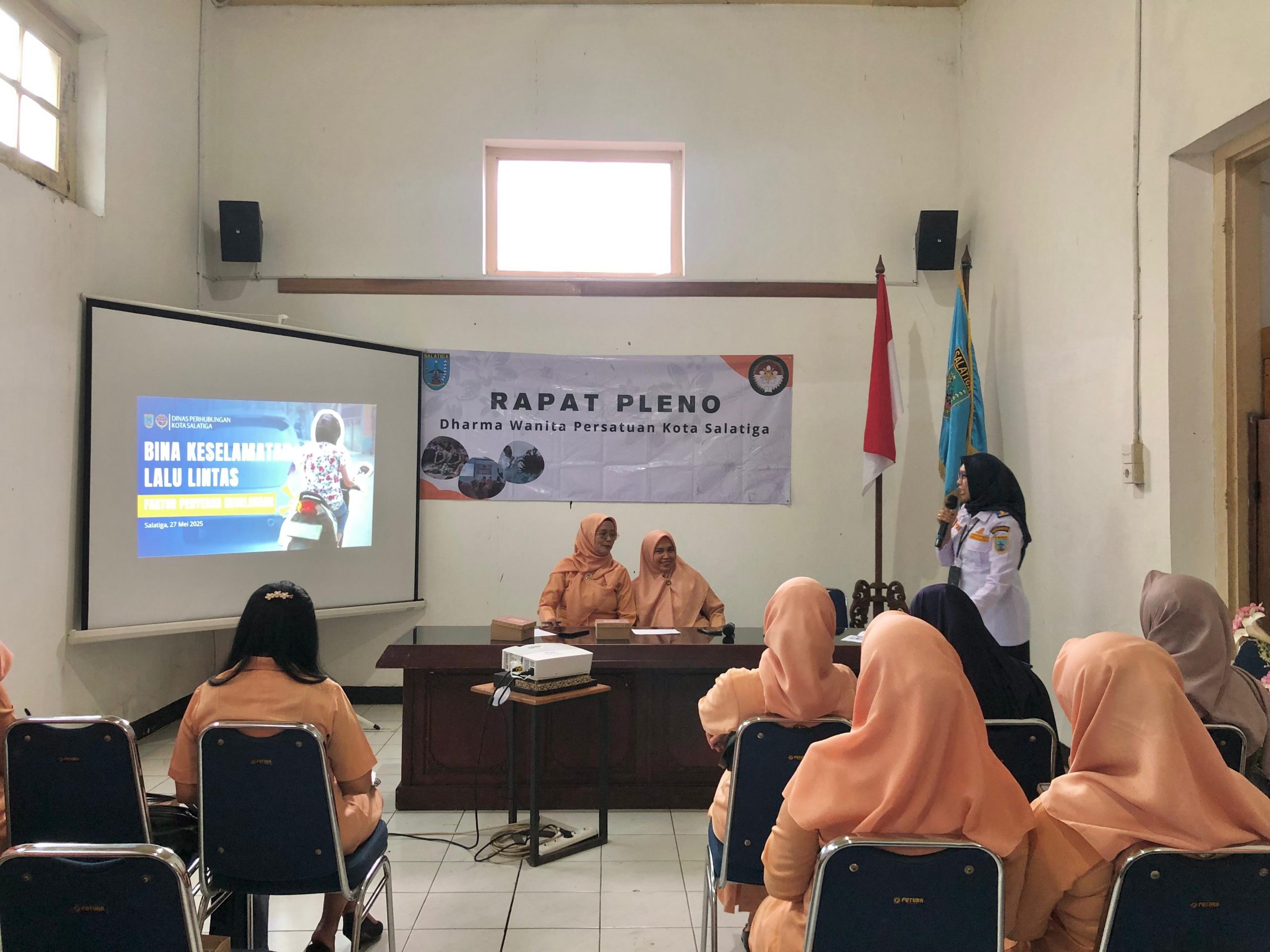 SOSIALISASI BINA KESELAMATAN LALU LINTAS KEPADA DWP KOTA SALATIGA