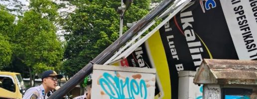 PENGECEKAN PERLENGKAPAN JALAN PASCA ANGIN PUTING BELIUNG DI JLS