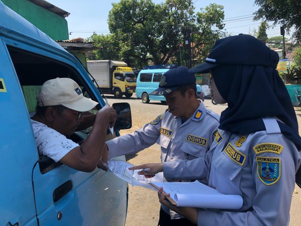 PATROLI DAN PENEMPELAN STICKER QUPAKSA ANGKOTA